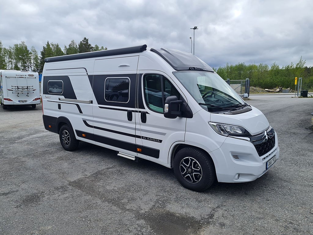 Adria Twin 640 SLB plus 165 hk, skylight, 3 års garanti