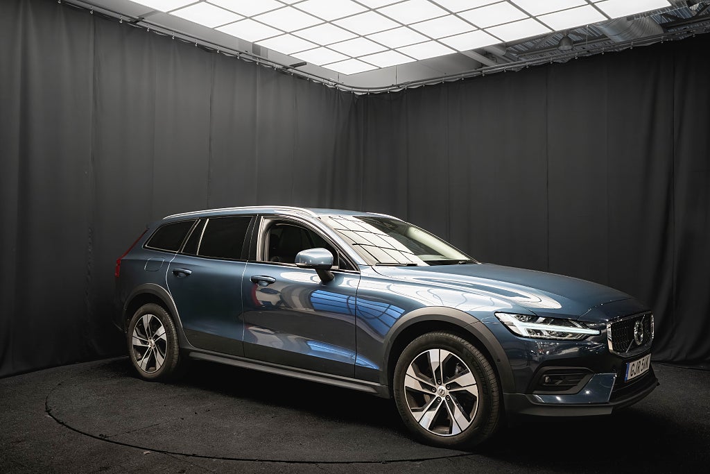 Volvo V60 Cross Country B4 AWD PRO LÄDER DRAG KAMERA D-VÄRMARE ELSTOL