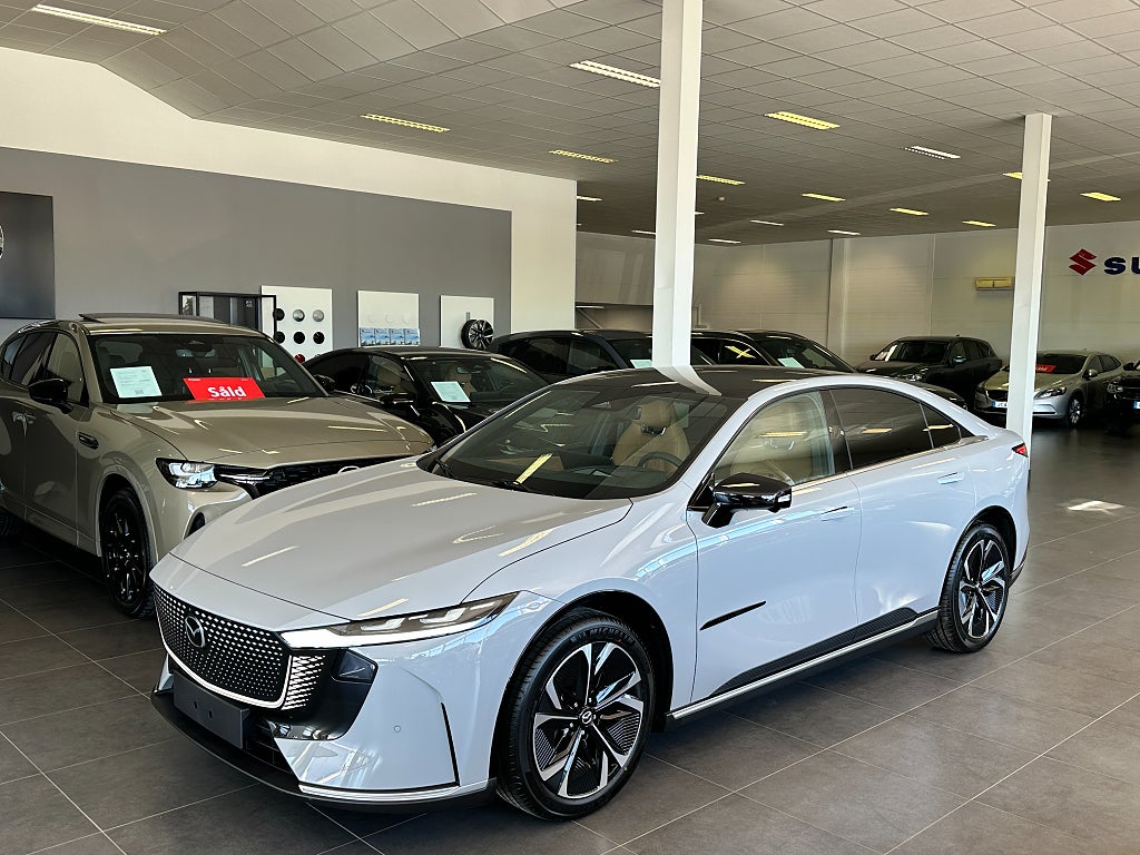 Mazda 6e Takumi Plus - Panoramag - Adaptiv Farthållare - HuD