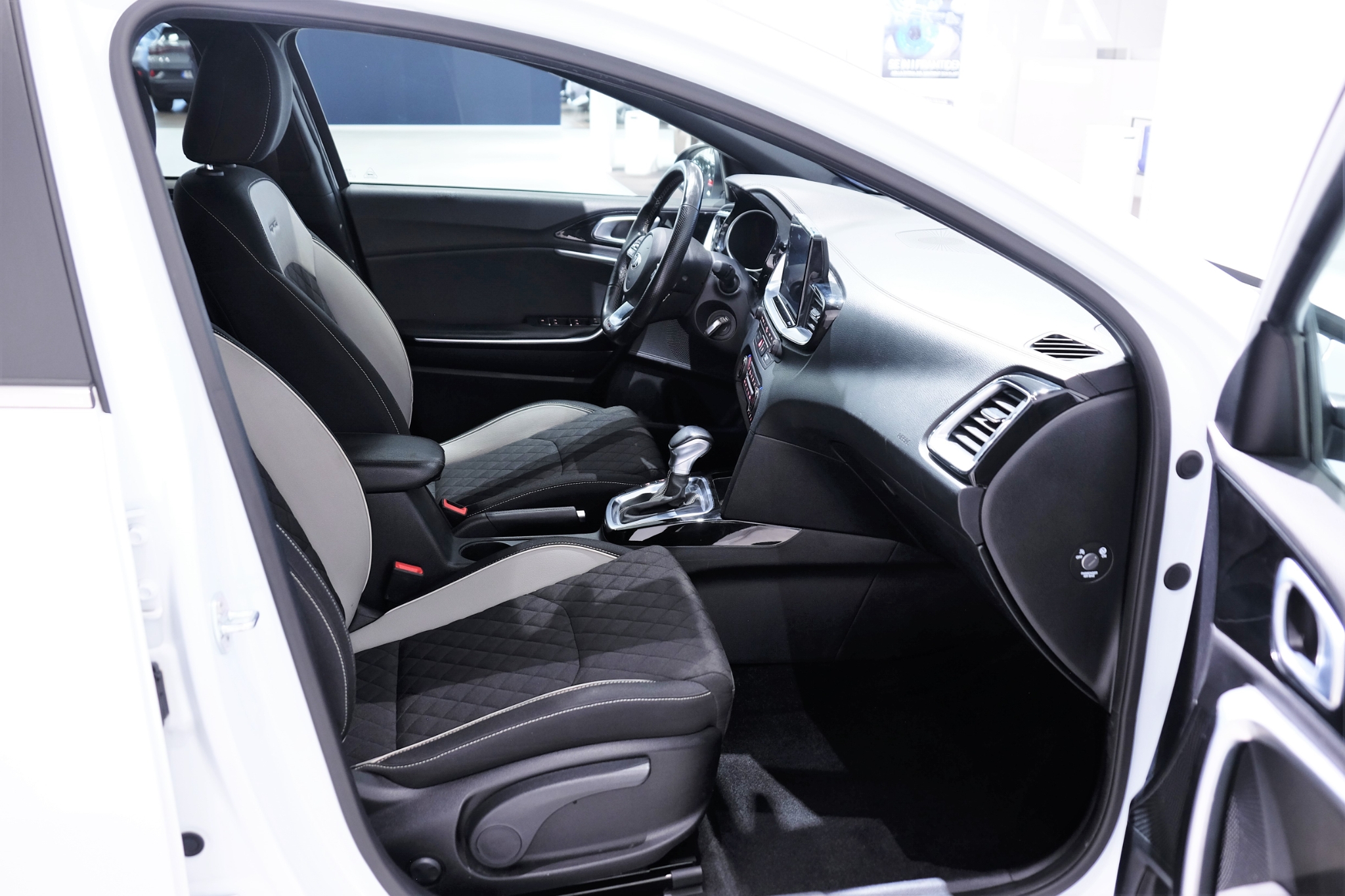Kia Ceed 2019, bild 6/48