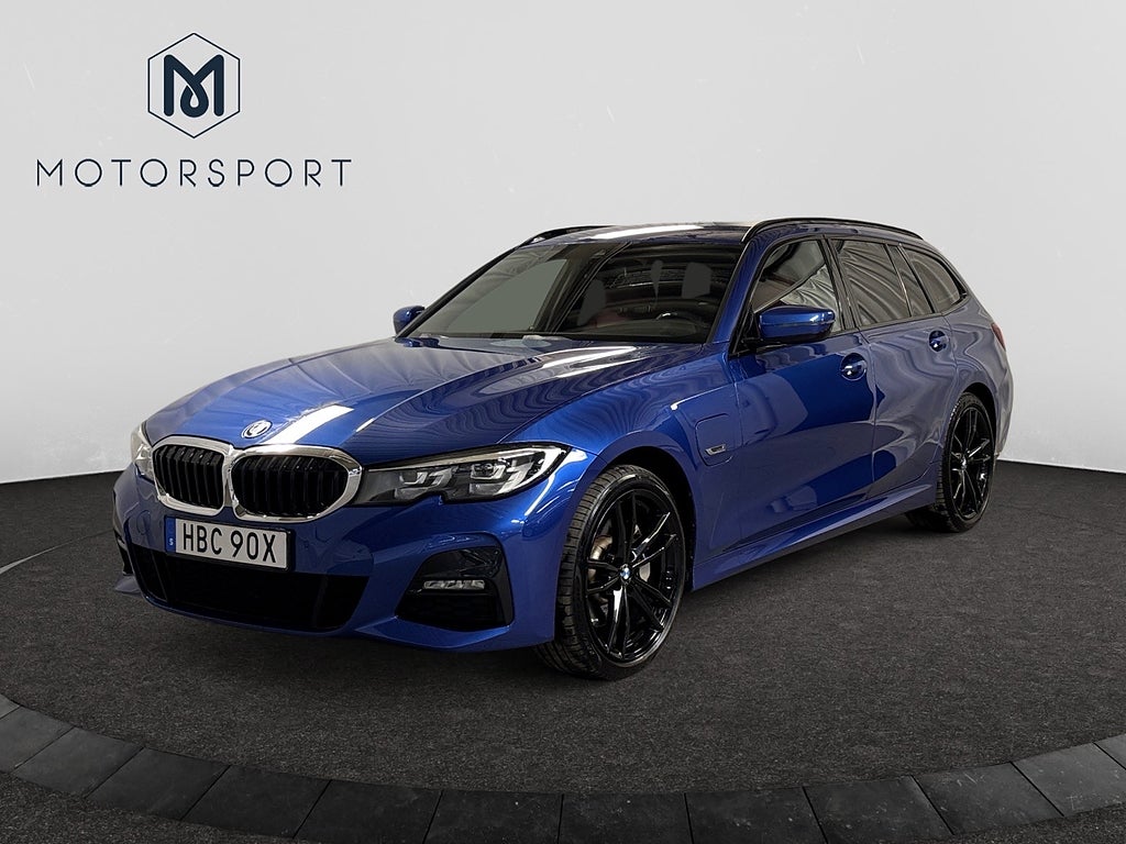 BMW 330e xDrive Touring M-Sport Navi PDC Drag Ambient Light 