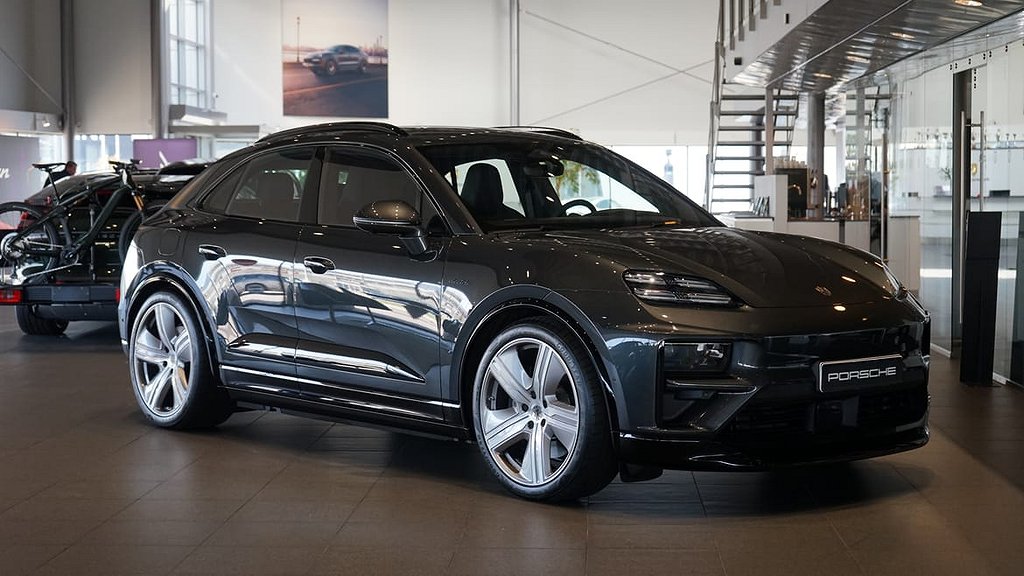 Porsche Macan Turbo Electric