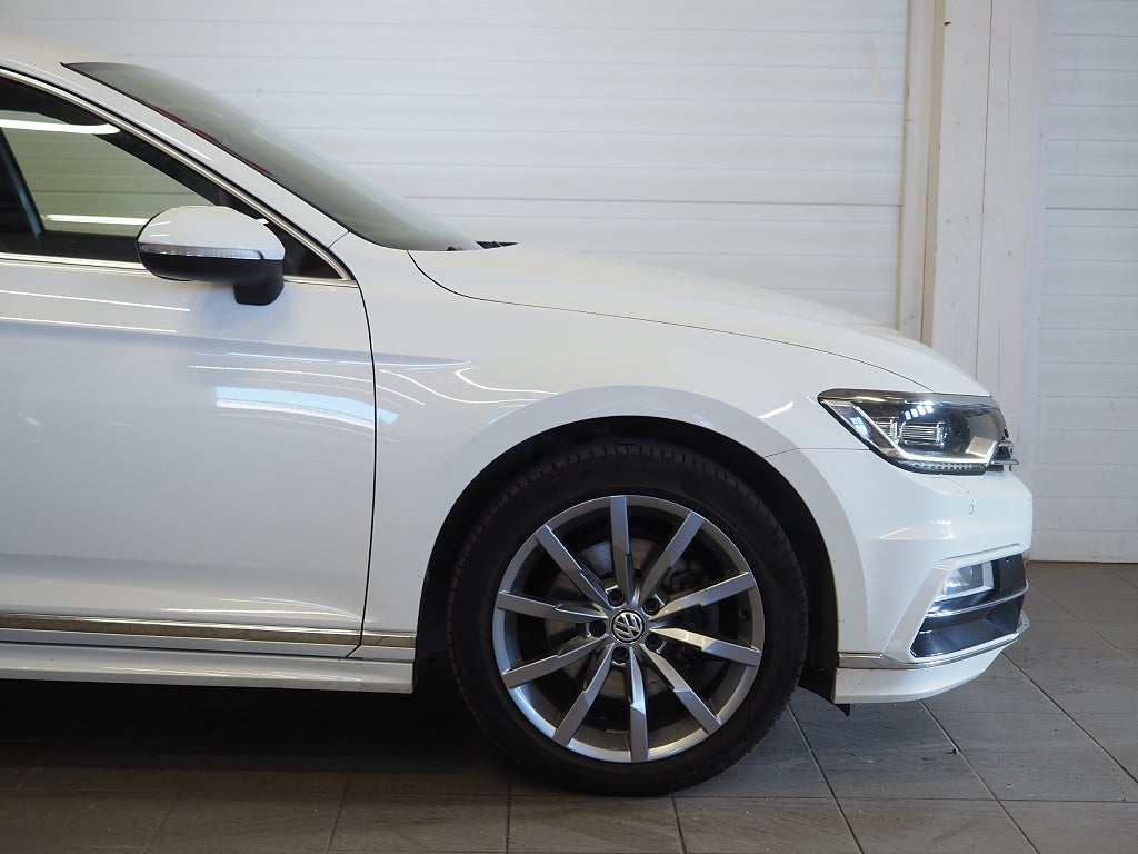 Volkswagen Passat SC 2.0 TDI 4Motion R-Line Cockpit Läder D-Värm Drag Nav