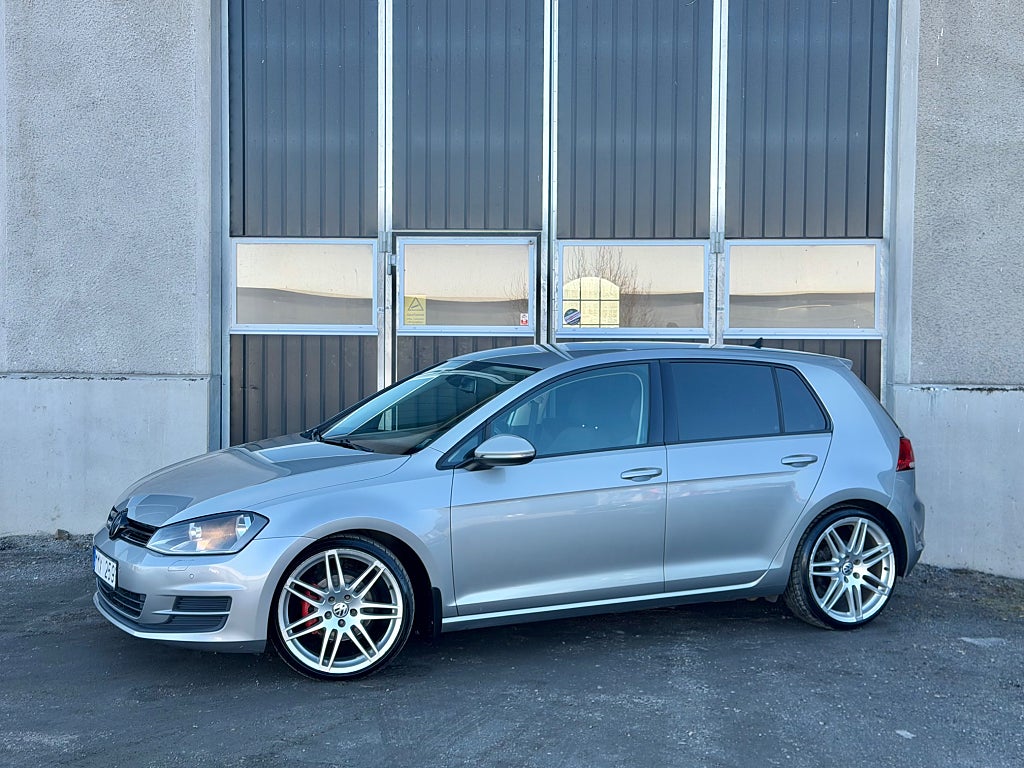 Volkswagen Golf 1.6 TDI 105HK Adaptiv farthållare D-Värmare PDC 19’’ 