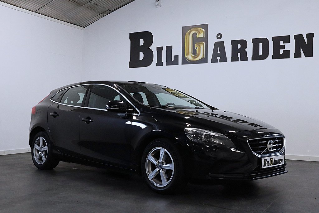 Volvo V40 D2 Momentum Fullserv Nybes M-värm B-kam 3,95%RÄNTA