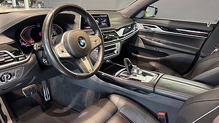 Sedan BMW 750 15 av 20