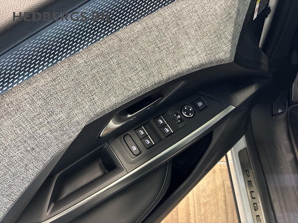 Peugeot 5008  GT HYBRID 145HK thumbnail