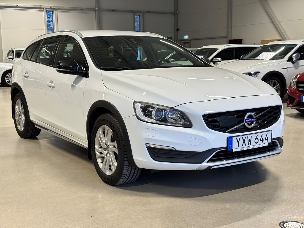 Volvo V60 Cross Country D4 AWD AUT DRAG MOMS NYSERVAD D-VÄRM