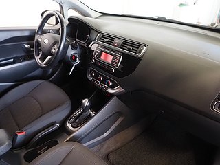 Halvkombi Kia Rio 9 av 18