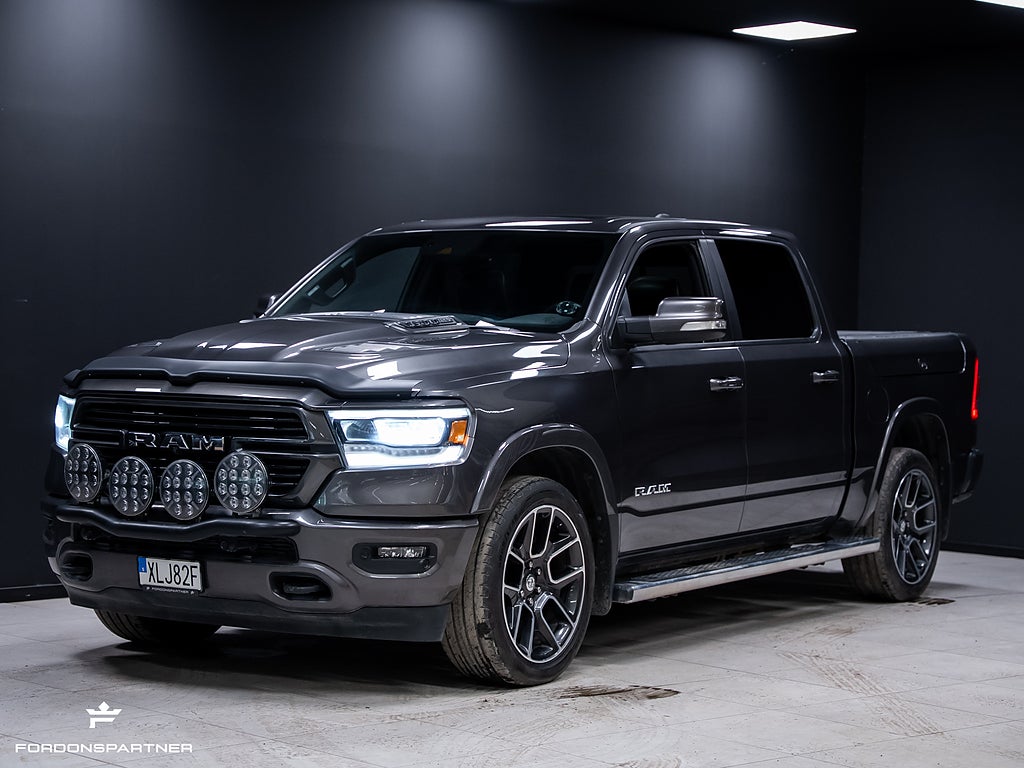 Dodge RAM 1500 Crew Cab 5,7 V8 LARAMIE SPORT PANO 4XLED LEASEBAR 