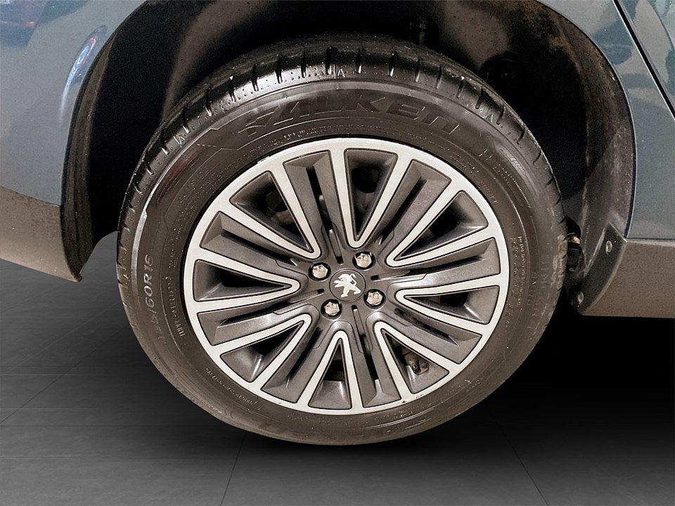 Bild på Peugeot 2008 Active 1.2 PT 82hk - P-SENSORER, DRAG