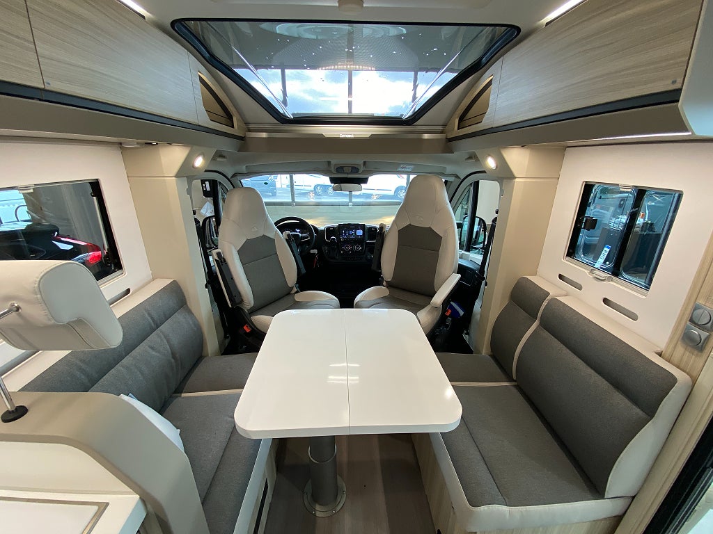 Adria Compact DL 60 Y / Vårmässa 20–22 mars – Påfyllt lager! - Adria