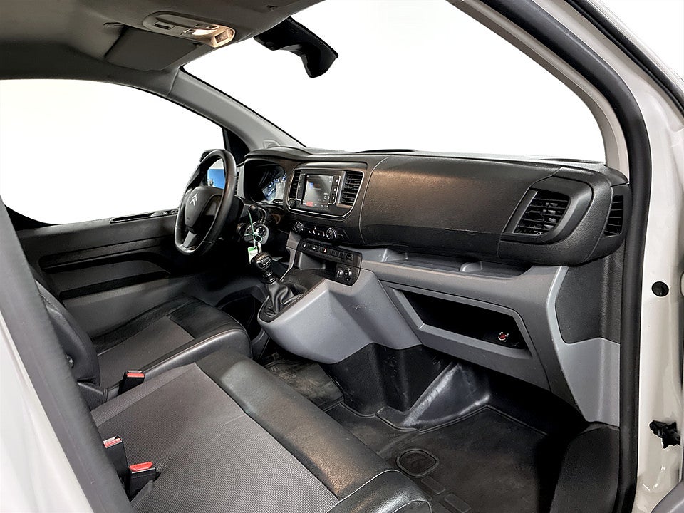 Bild på Citroën Jumpy New Business 1.5 BHDi 120hk L2 CARPLAY P-SENSORER BAK 