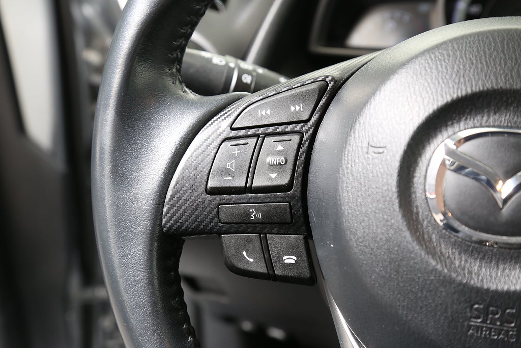 Mazda 2 1,5 SKYACTIV-G 90hk Core Aut Motorvärmare Dragkrok 2015