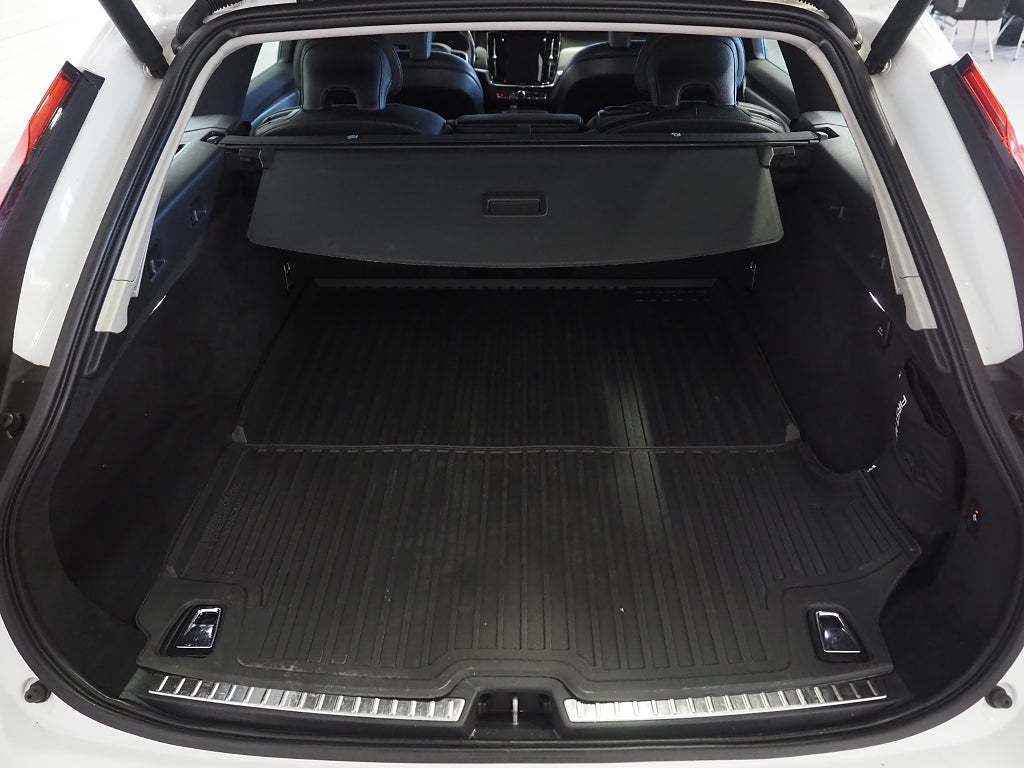 Volvo V90 D4 Geartronic Momentum Advanced Edition Drag Navi VOC 2021
