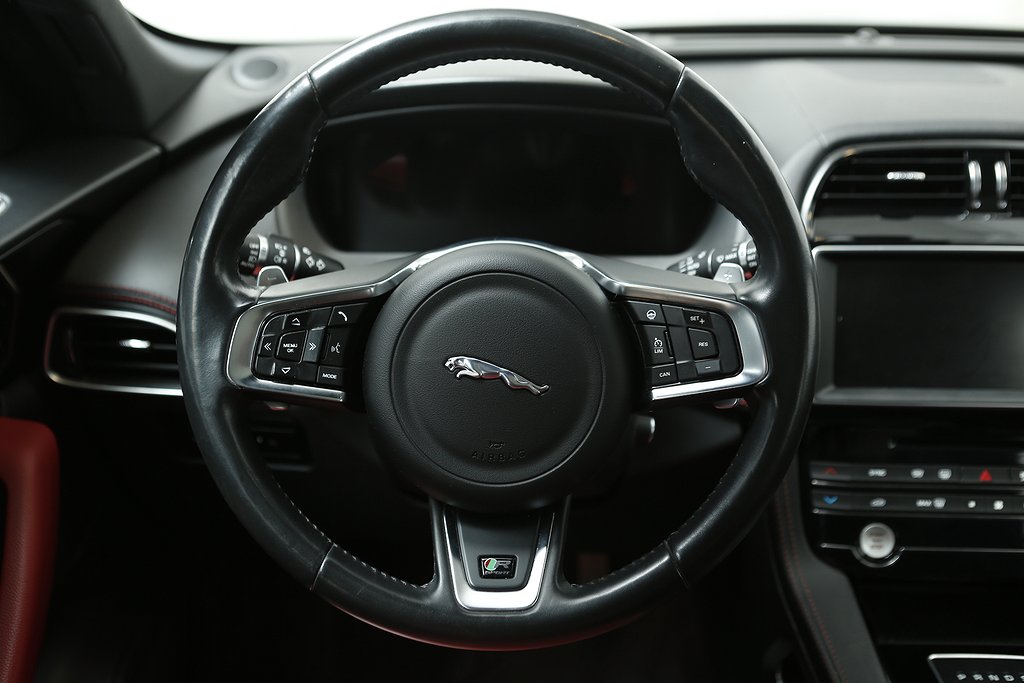 Jaguar F-Pace 30d AWD R-Sport 300hk Panorama Värmare 2018