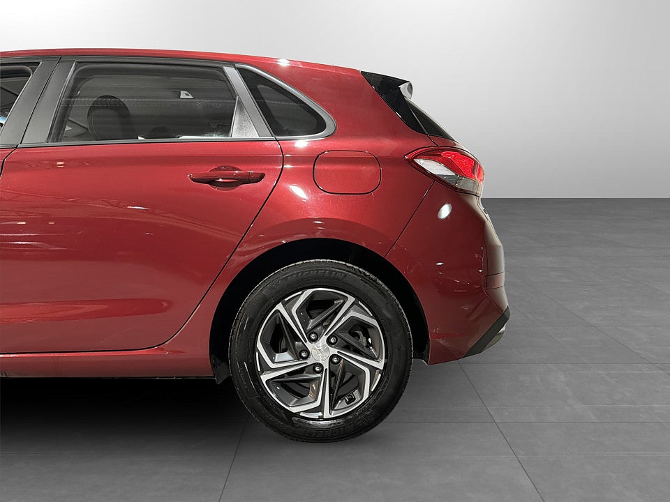 Bild på Hyundai i30 Essential 1.0 T-GDI Aut BACKSENSOR RATTVÄRME 120hk