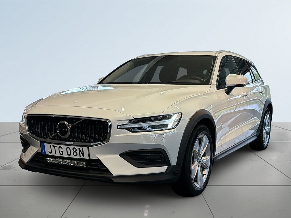 Volvo V60 Cross Country B4 AWD Advanced Pro Edition Lågmil/MOMS/Ledramp/SoV