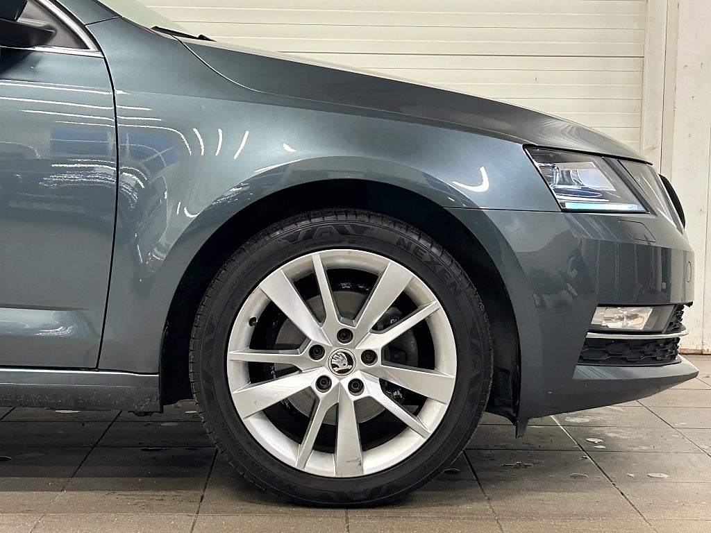 Skoda Octavia Kombi 1.5 TSI Premium Drag P-Värm Navi B-Kam 2019