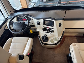 Husbil-integrerad Concorde Credo 840 L IVECO (170HK AUTOMAT) Långbädd! Stort badrum! ALDE! 3 av 26