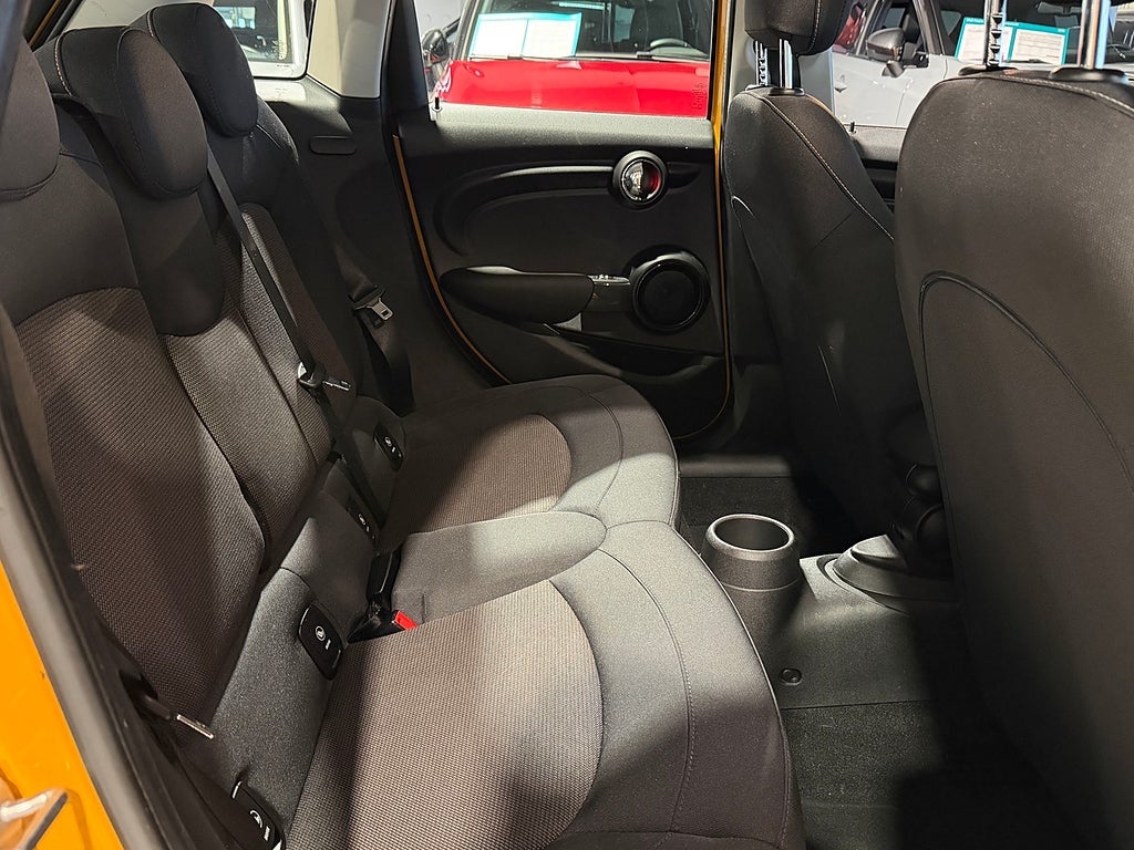 MINI Cooper 5-dörrars Pepper | Automat | P-sensorer bak 2017