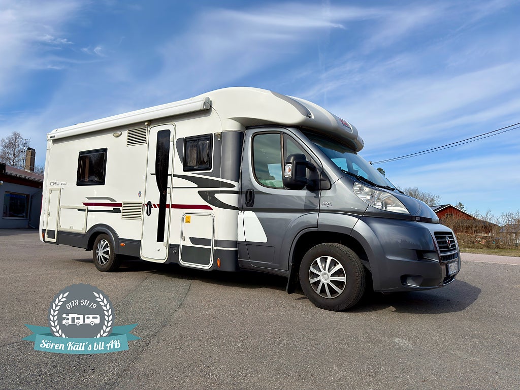 Adria CORAL S 670 SLT Långbädd. Toa & dusch bak.