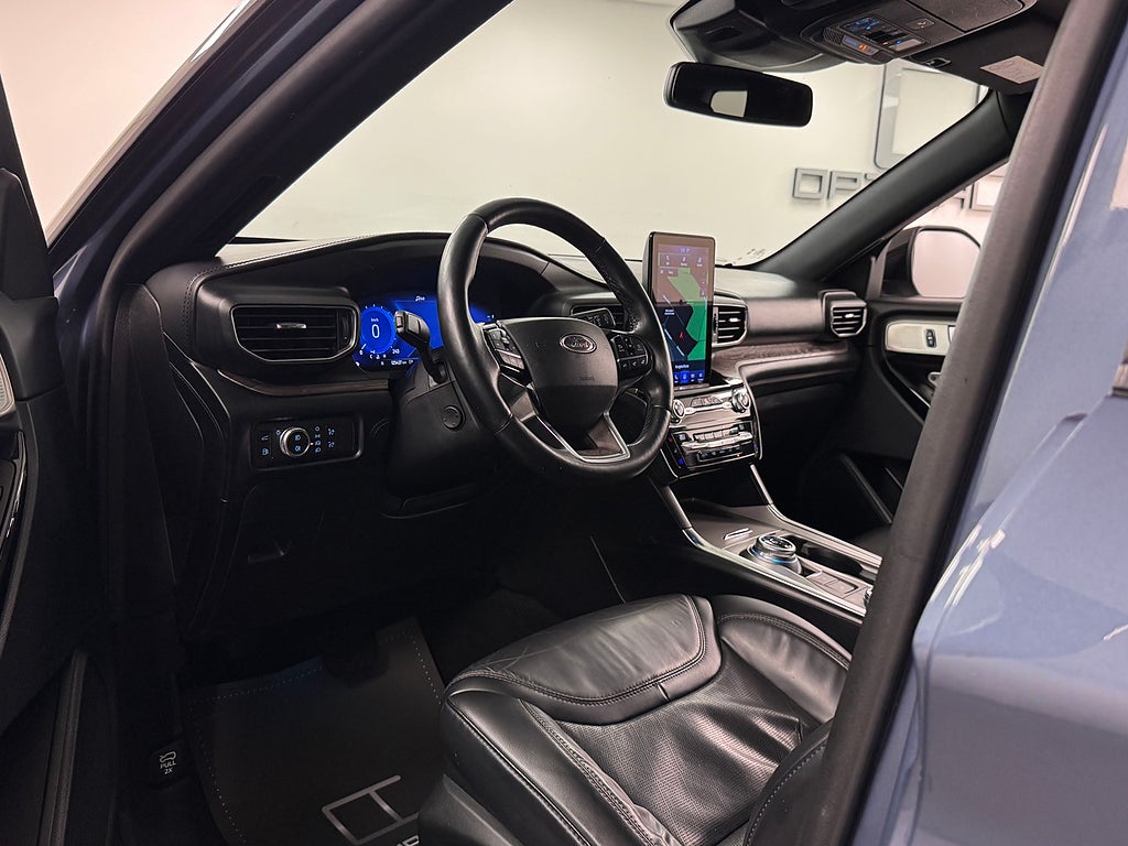 Ford Explorer 2021 - miniatyr 5