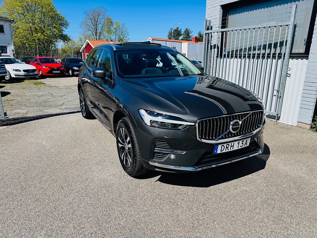 Volvo XC60 Recharge T6 AWD 350HK / PANORAMA / NAVI / DRAG