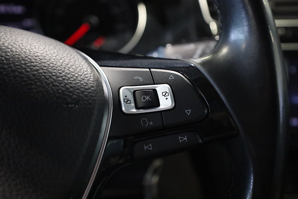 Volkswagen Golf 5-dörrar 1.4 TSI AUT Pano Drag Kamera Värmare Blåtand 2013