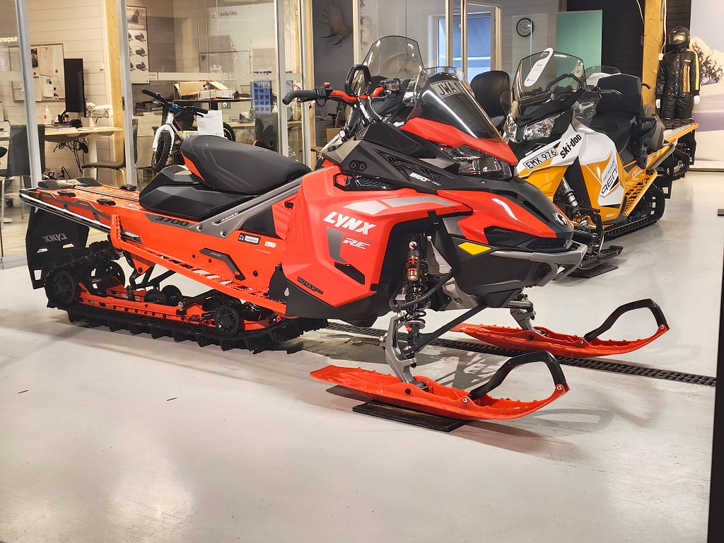 Lynx Xterrain RE 3700 850 E-Tec 38" framvagn, 64mm Matta 