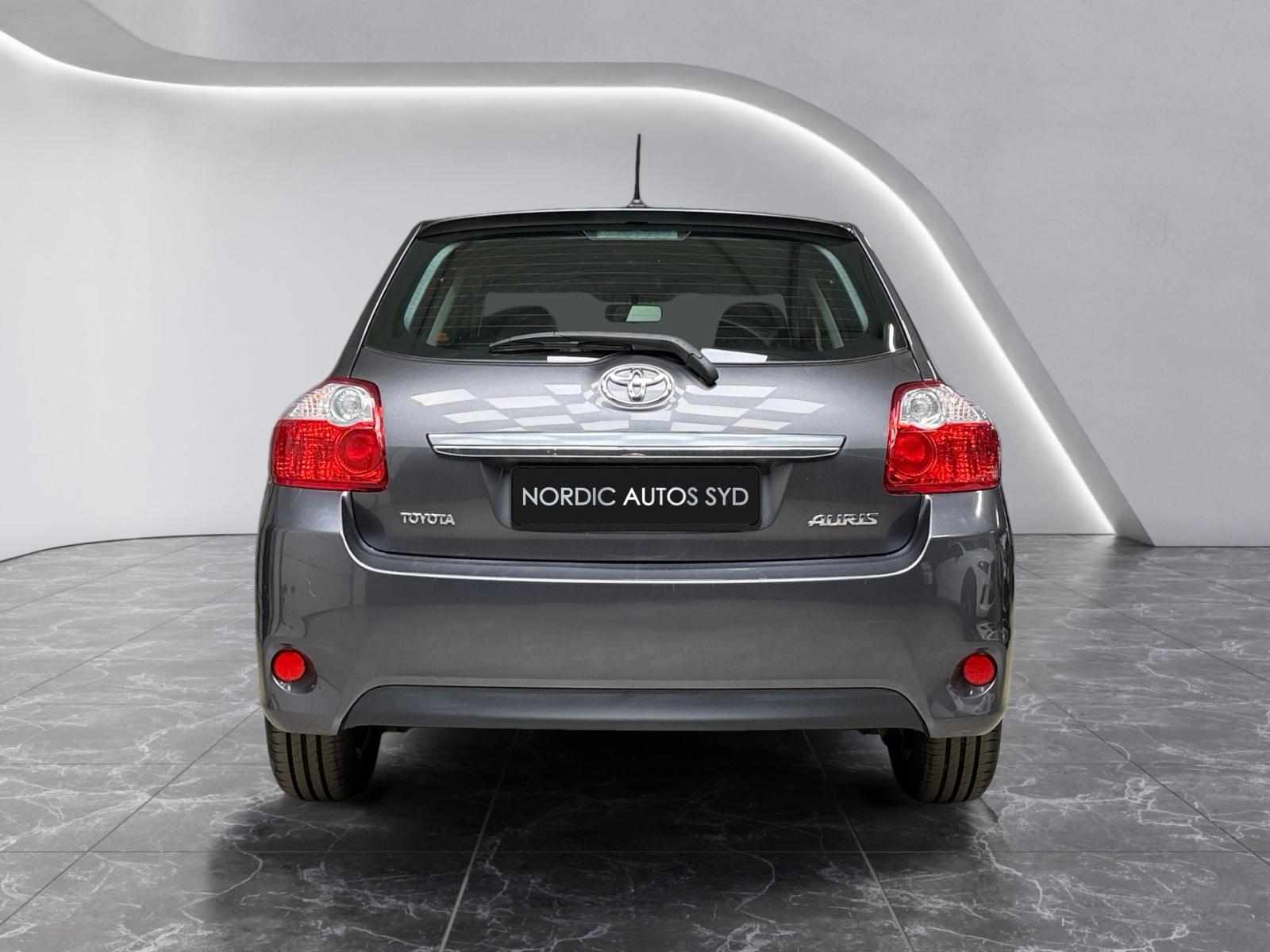 Toyota Auris 2011, bild 5/10