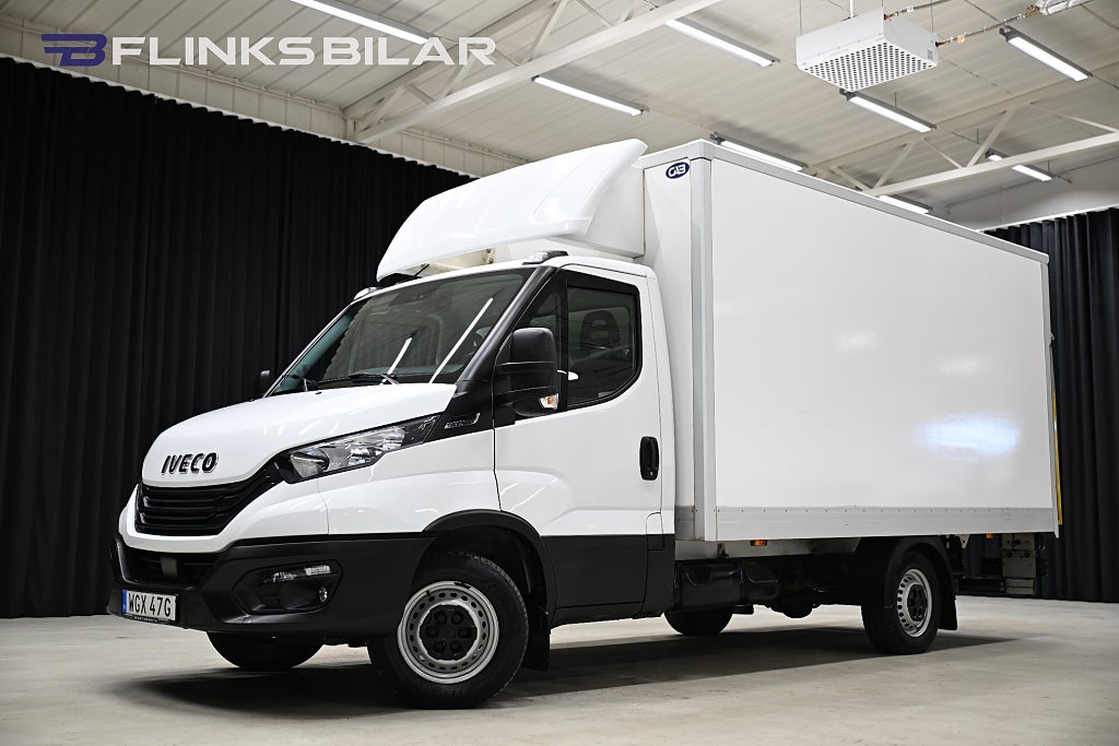 Iveco Daily 136HK Automat|Volymskåp|BG-Lyft|Sidodörr|Lågmil|Leasbar