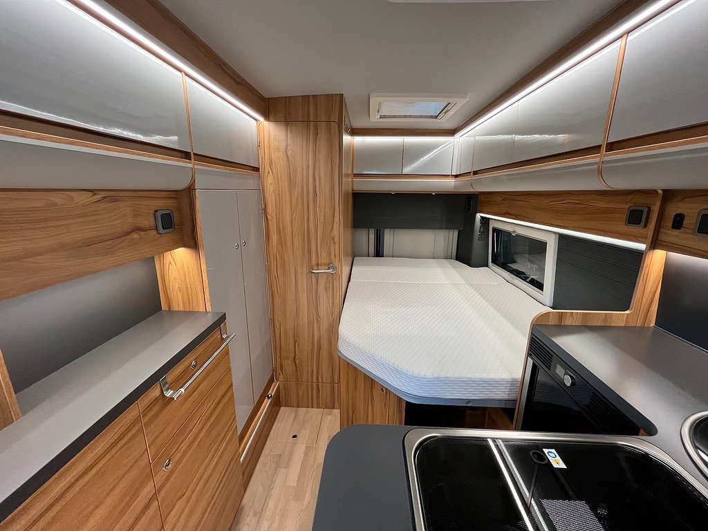 Affinity One 295 / Dragkrok / Litium / Solcell / Våningssäng - Affinity