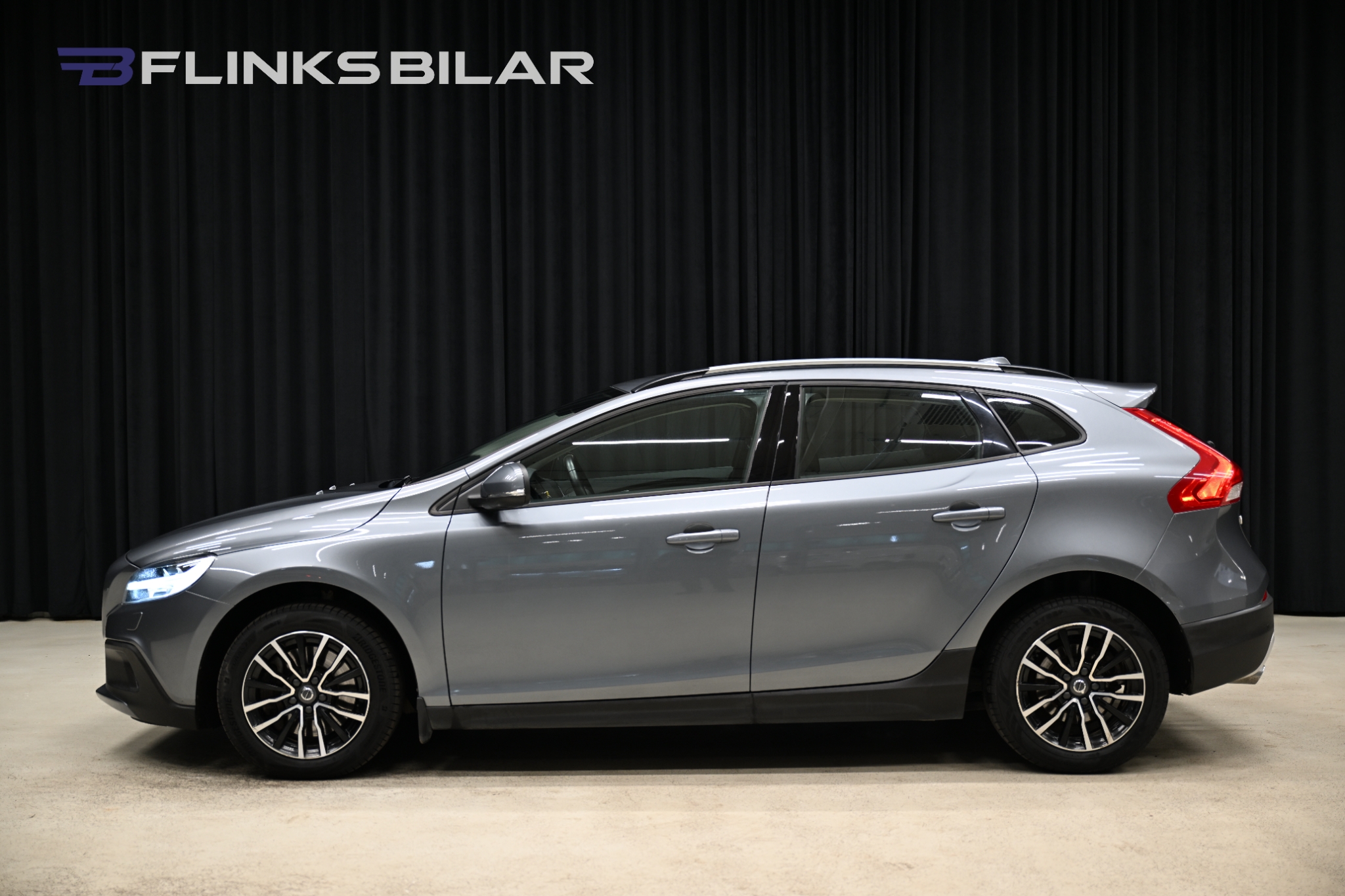 Volvo V40 Cross Country 2017, kuva 3/10