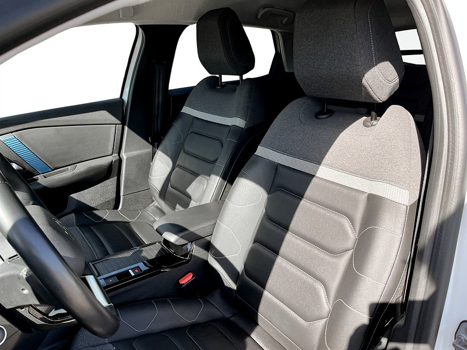 Bild på Citroën e-C4 Shine 50kWh 136hk Aut B-KAMERA CARPLAY