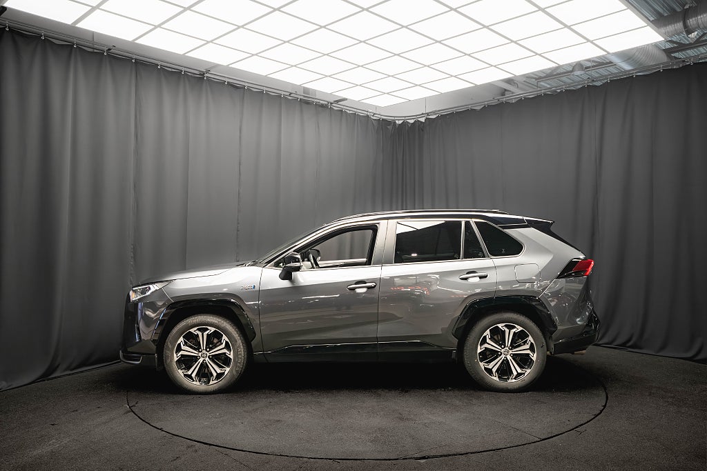 Toyota RAV4 Plug-in Hybrid AWD STYLE DRAG JBL M&K-VÄRMARE ELSTOL 1-ÄGAR