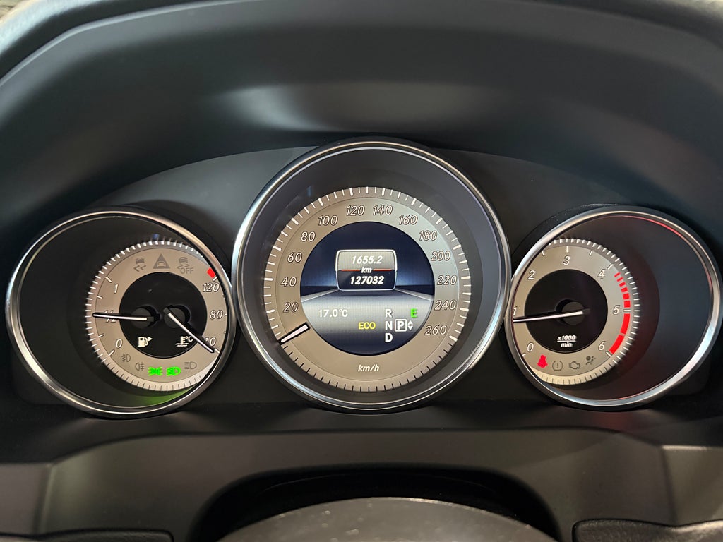 Mercedes-Benz E 220 d Cabriolet Avantgarde AMG fälgar Läder - bild 7