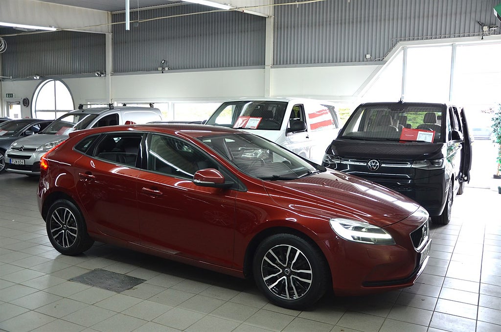 Volvo V40 D2 Manuell, 120hk Momentum Navi