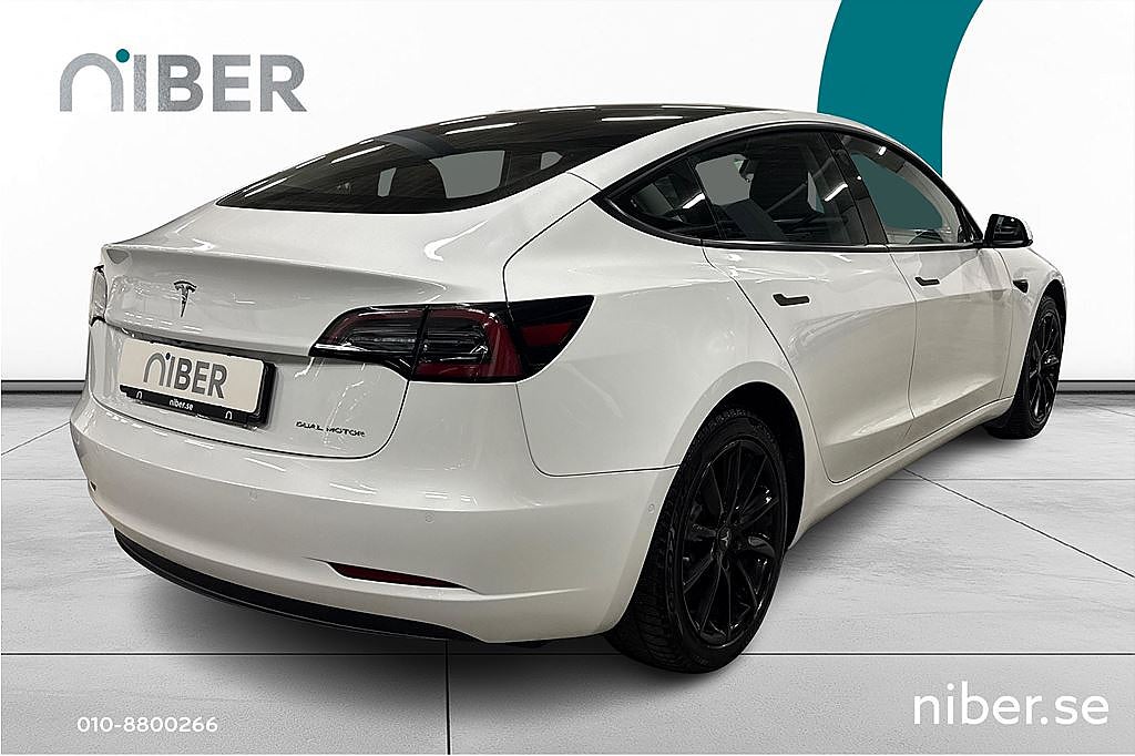 Tesla Model 3 Long Range AWD, FR 2,95%, Pano, Autopilot