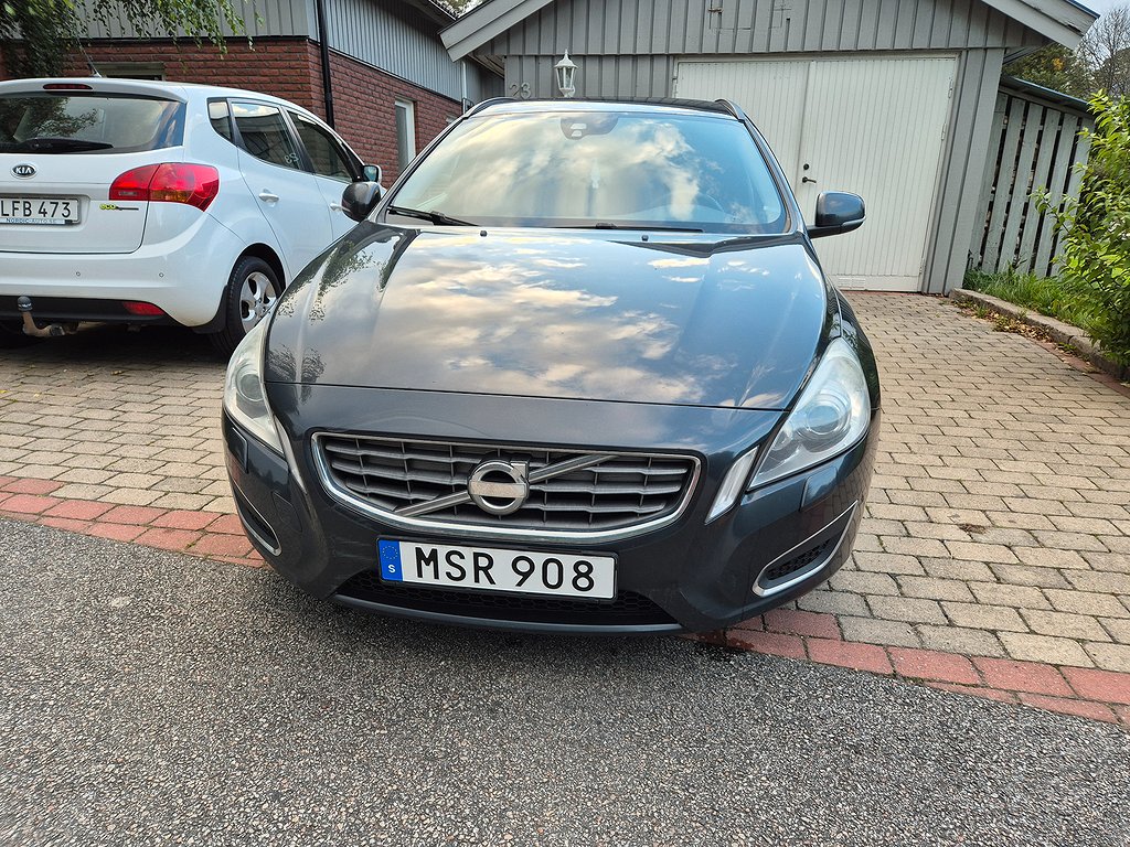 Volvo V60 D2 Momentum Euro 5 (811kr avbetalning per månad)