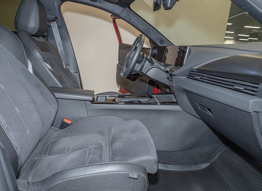 Opel Astra 2023 - miniatyr 2