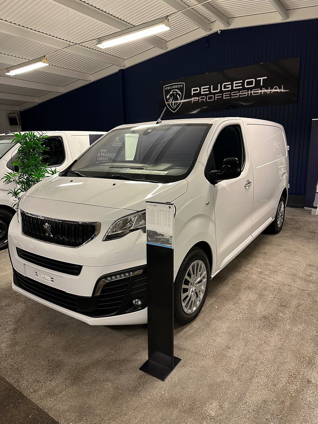Peugeot Expert PRO+ L2 BLUEHDI 145 AUT (NORDIC PACK INGÅR-KAMPANJ))