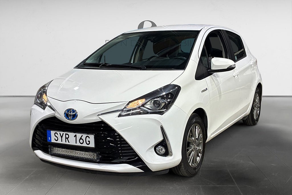 Toyota Yaris Hybrid e-CVT 101 HK AUT ACTIVE B-KAMERA FARTHÅLLARE M&K