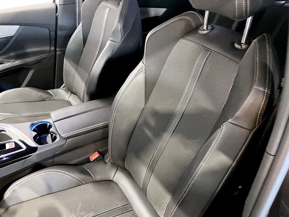 Bild på Peugeot 5008 GT 1.2 PT 130hk Aut 7-SITS B-KAMERA NAVI