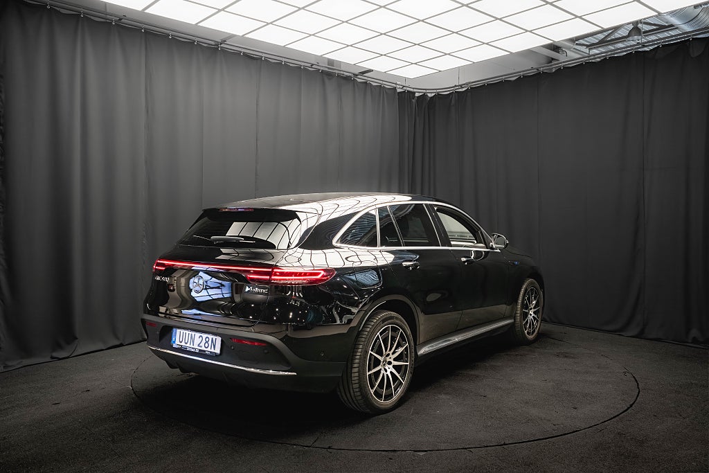 Mercedes-Benz EQC 400 4M AMG DISTRONIC+ KAMERA KEYLESS IHC+ 1-ÄGARE MOMS
