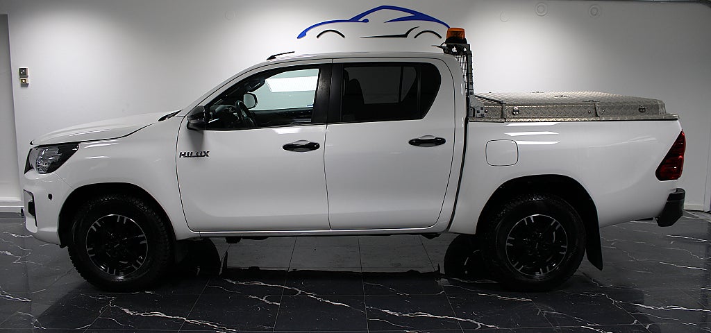 Toyota Hilux Dubbelhytt 2.4 AWD Euro 6 Dragkrok Motorvärmare Moms