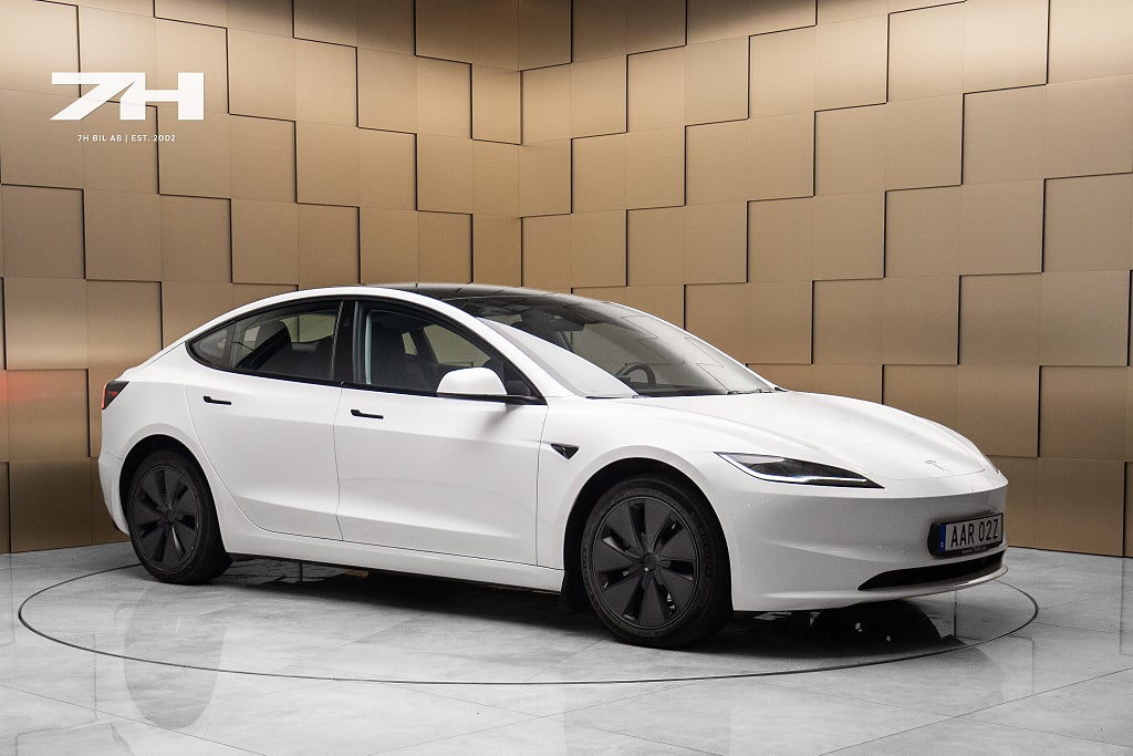 Tesla Model 3 Standard Range RWD  / Pano / Autopilot / Dator 4
