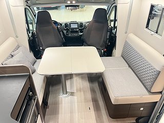 Husbil-halvintegrerad Adria MATRIX SUPREME 670 DL 15 av 28