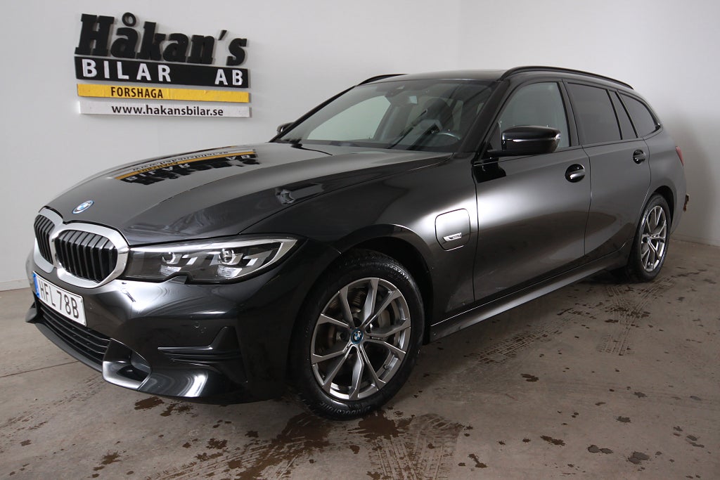 BMW 330e Touring Aut Sportline | 292hk | Sportstolar | Panoramaglastak