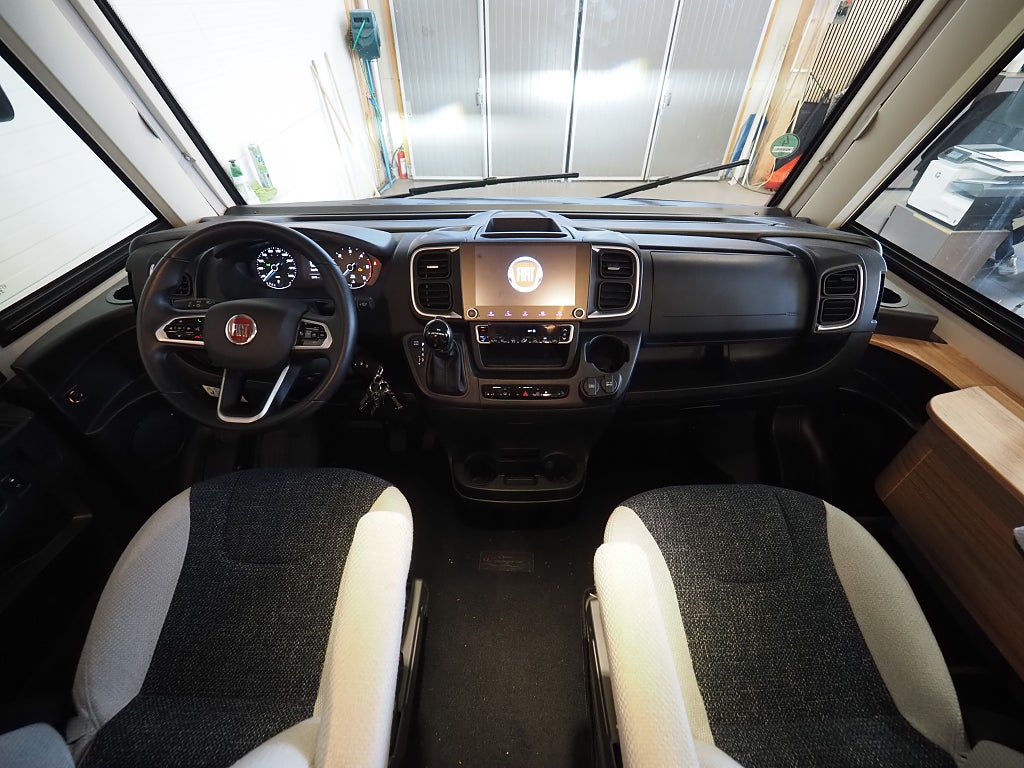 Weinsberg CaraCore 700 MEG Aut 3500kg